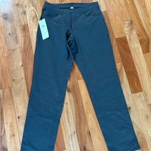 ALO Yoga Men's Day and Night Pants. 
Anthracite Dark Gray Dress Pants